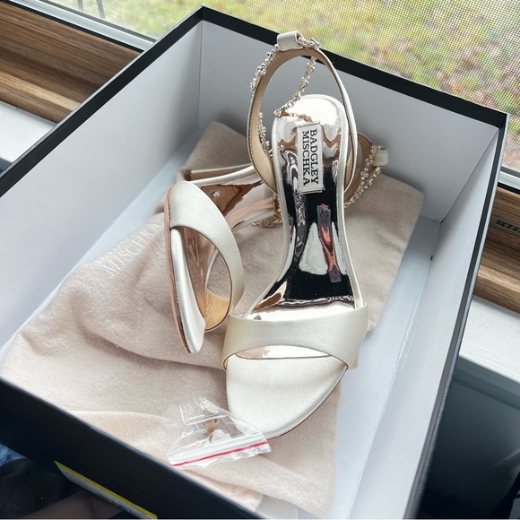 Badgley Mischka Tiffany Stiletto Glamour Ivory Rhinestone Ankle size 6 - Picture 12 of 12